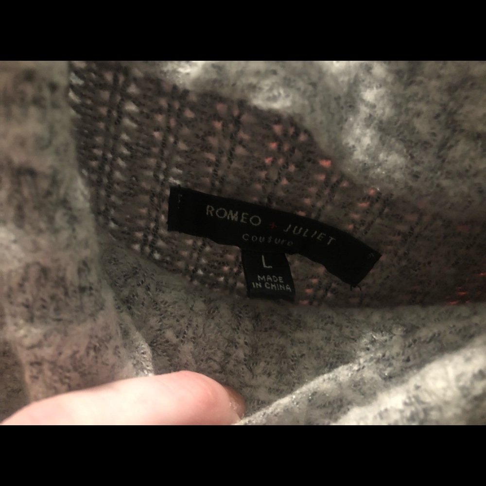 Sweater - Picture 5 of 6